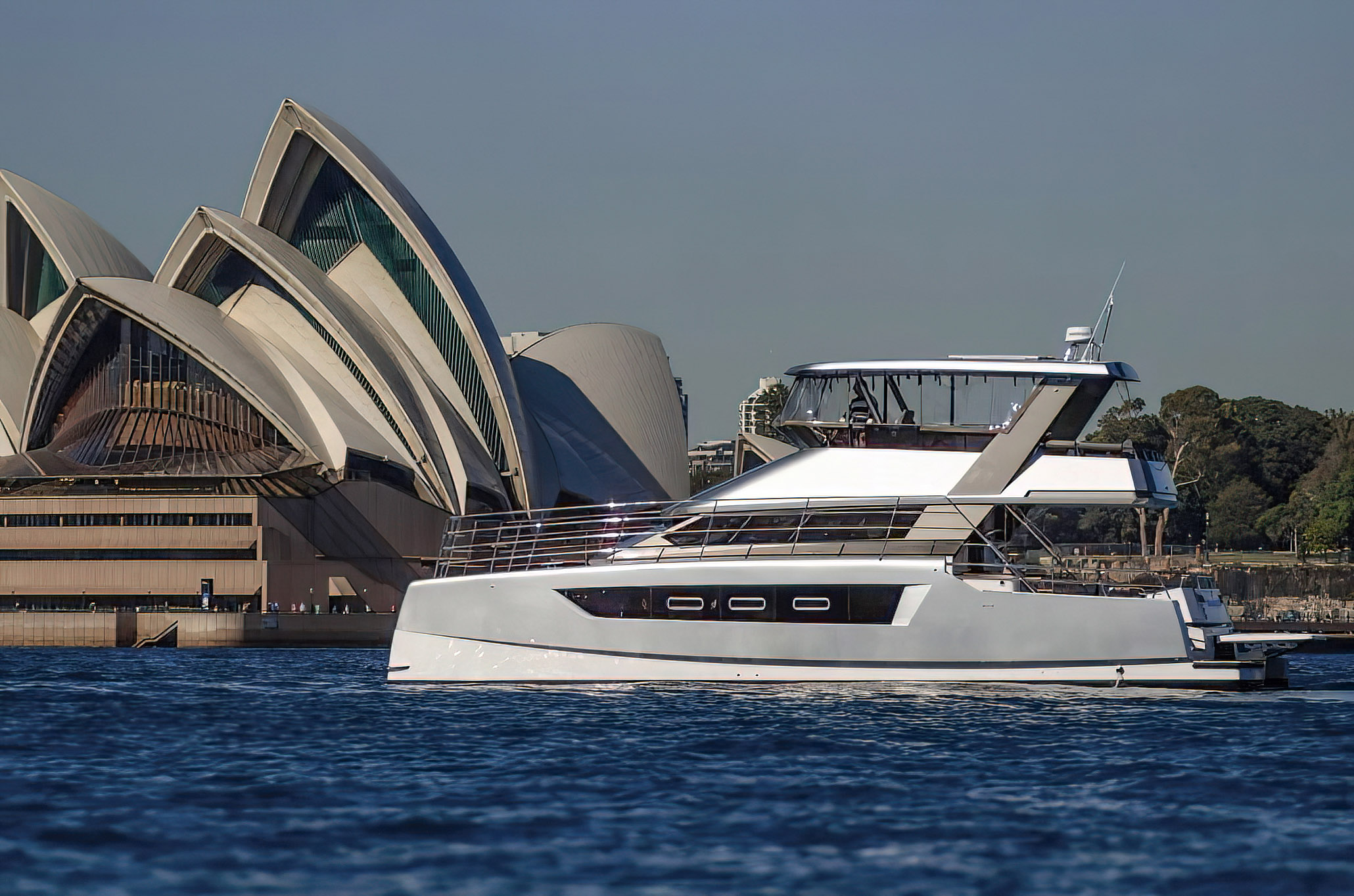 Sola luxury. Яхта на солнечных батареях. Яхта Сидней СПБ. Heliotrope Catamaran. Картинка Австралия Сидней яхта.